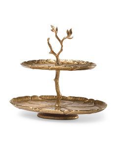 Rangement à gâteau rond en aluminium au fini mat avec un design intemporel et une base classique créée pour les repas ou les fêtes décontractés - Product Image 2