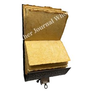 Fait à la main ancien Look arbre rond de vie ancien en relief charbon de bois en cuir véritable couverture rigide en laiton Antique C-Lock carnet de notes - Product Image 6