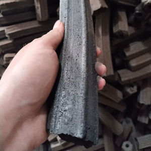 Charbon de bois écologique durable fabriqué à partir de sciure de bois pure, offrant une chaleur efficace et durable pour une grillade propre et un chauffage quotidien - Product Image 1
