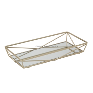 Elegante bandeja rectangular dorada con fondo de cristal y diseño geométrico único, perfecta para exhibir artículos decorativos - Product Image 4