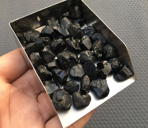 10 pièces 12-14 MM cristaux bruts de spinelle noir naturel véritables pierres précieuses en vrac cristaux de pierre noire non traités - Product Image 3