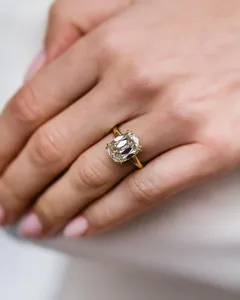 Preciosos anillos de diamantes nupciales con arreglos de piedra personalizados Anillos de boda de diamantes pulidos para recuerdos duraderos - Product Image 3