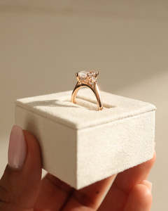 Or rose 12*6mm Marquise et Poire Trilogie Lab Grown Solitaire Diamant Avec Bague Halo Cachée Bague En Gros Cadeau pour Elle - Product Image 3