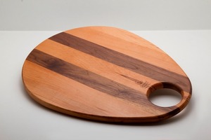 Tabla de cortar de madera duradera con acabado liso diseñada para un uso duradero y fácil limpieza después de la preparación de alimentos - Product Image 3