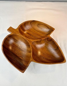 Bandeja de Servir Ecológica de Madera de Acacia con Diseño de Hojas de 4 Secciones para Fiestas y Catering - Product Image 3