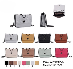 Borsa a Tracolla in Pelle con Catena per Donna - Product Image 1