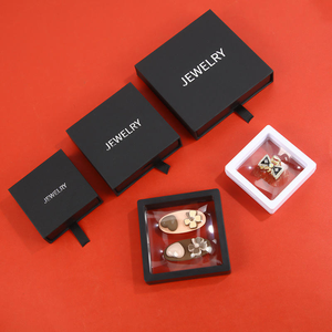 Caja de Joyería de Alta Gama con Logotipo Personalizado, Laminado Mate, Forro de Esponja con Relieve, Empaque Ecológico para Anillos, Aretes y Collares - Product Image 1