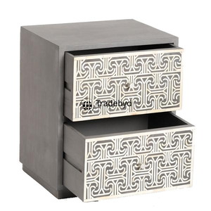 Table d'appoint de chambre à coucher avec design de surface florale et espace de tiroir mis en évidence par des accents de console incrustés d'os Tradebyd - Product Image 3