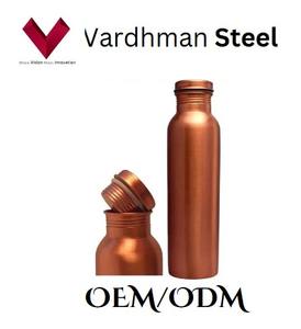 Bouteille en cuivre mat 1L avec logo personnalisé, artisanat en cuivre pur pour une hydratation améliorée, flacon en cuivre mat 1L, verres en cuivre - Product Image 4