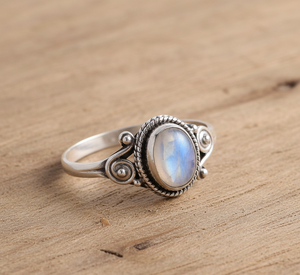 Anillo de Compromiso Clásico de Plata de Ley 925 para Mujer con Engaste de Bisel de Piedra Lunar Arcoíris Ovalada - Product Image 6