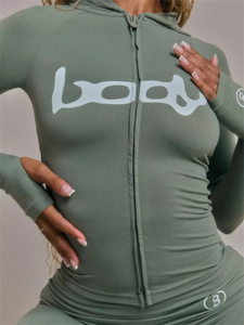 Conjunto Deportivo Informal de Punto para Mujer, Otoño 2025, Color Sólido, Pantalones Cortos, Manga Larga, Elástico, Estilo Urbano, Dos Piezas, Rosa hasta la Rodilla - Product Image 5