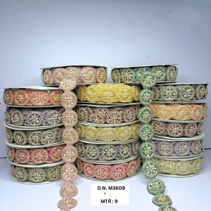 Dentelle brodée fine élégante sur mesure avec des paillettes pour les robes, les projets d'artisanat - Design géométrique vintage écologique de qualité supérieure - Product Image 3