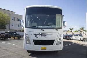 Vendedor Verificado de Autocaravana Usada T-h-o-r M-o-t-o-r C-o-a-c-h FR-E-E-D-O-M T-R-A-V-E-L-E-R A32 2023 Lista para Viajar - Product Image 3