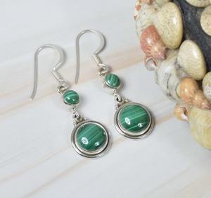 Malachite verte Boucles d'oreilles crochet en argent sterling 925 avec pierres précieuses Boucles d'oreilles élégantes Bijoux faits à la main Cadeau pour elle 2 boucles d'oreilles en pierre - Product Image 4