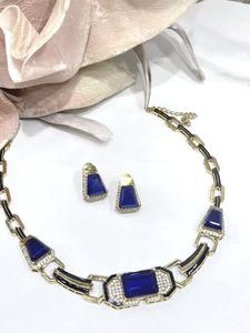 Precioso Conjunto de Collar y Pendientes de Latón Chapado en Oro de Alta Calidad, Diseño Moderno para Fiestas de Compromiso, Bodas y Uso Diario - Product Image 4
