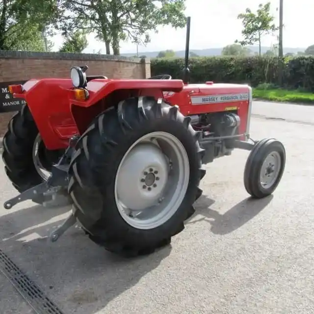 เครื่องยนต์ Massey Ferguson MF 240 (2wd 50hp) Perkins ได้รับการอนุมัติจาก EPA รถแทรกเตอร์การเกษตรขายร้อน