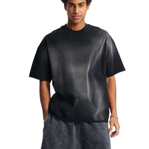 เสื้อยืดสำหรับผู้ชายผ้า305gsm แบบกรดฟอกสีแดดตัวทีฟอกขอบดิบแบบกำหนดเองได้100% แบบกำหนดเอง - Product Image 1