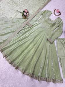 Ensemble de robe de créateur Vêtements ethniques élégants fabriqués dans des tons élégants avec tissu et détails de qualité supérieure - Product Image 5