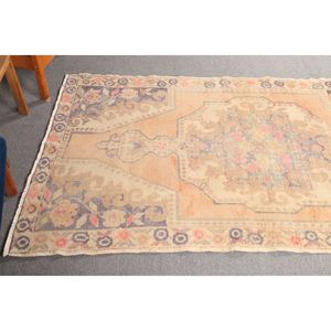 Tapis vintage Accent 4,1x7,3 pieds, tapis turc, orange rose géométrique avec éléments floraux - Product Image 4