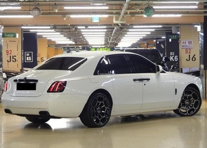 2025 GH0ST BLACK BADGE II Facelift (Series II) LOW Mileage Sound Engine Automatic Transmission <b>Panoramic</b> Sunroof LED HEADLIGHT - Product Image 6