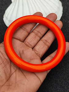 Bracelets traditionnels en résine faits à la main, écologiques et de haute qualité, bracelets colorés à la mode pour femmes, conception sur mesure et en gros - Product Image 3