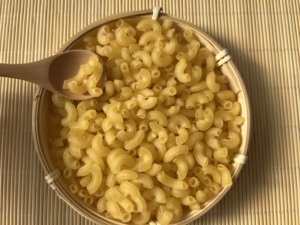 กล่องขนมแมคคาโอเนียสีเหลืองปราศจากกลูเตนจากมักกะโรนีวุ้นเส้นทำด้วยมือสีธรรมชาติต้นกำเนิดจากแม่น้ำโขงจำนวนมาก - Product Image 4