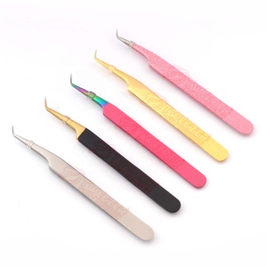 Pince à cils semi-courbée à pointe fine, couleur et style personnalisables, indispensable pour les passionnés de beauté et les artistes - Product Image 4