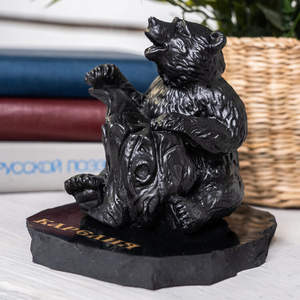 Figurine en shungite Ours avec un souche d'arbre - Product Image 3