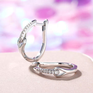 ต่างหูห่วงเพชรเงินสเตอร์ลิง Jeulia Knot - Product Image 5