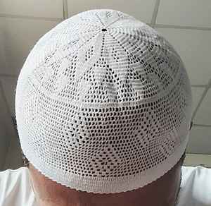 หมวกคลุมผมสำหรับละหมาดผู้ชายแบบถักมือ ปรับขนาดได้ ยอดขายดีที่สุด ผลิตจากผ้าฝ้ายพรีเมียม 100% ให้สัมผัสนุ่มสบายทั้งหมด - Product Image 1