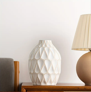 Vase rustique en chevron, décor gris et blanc, finition en détresse, accent de ferme moderne. Disponible aux prix de gros. - Product Image 5