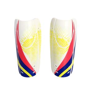 Parastinchi regolabile per la caviglia da calcio con Comfort in schiuma EVA e resistenza agli urti per giocatori giovani e adulti - Product Image 1