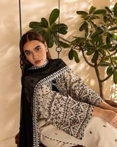 Vestido Salwar Kameez Casual Musulmán de Verano para Mujer, de Algodón Puro con Encaje Bordado Morado y Botones, Estilo Pakistaní - Product Image 5