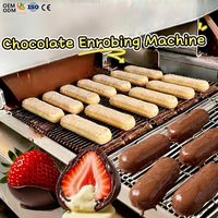La machine à enrober les biscuits au chocolat haute capacité avec tunnel de refroidissement est utilisée pour la production de biscuits en forme de doigt.
