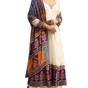 Abito Kurta in crêpe bianco ricamato da donna all'ingrosso abbigliamento etnico OEM fornitore di abiti da cerimonia nuziale personalizzati - Product Image 6