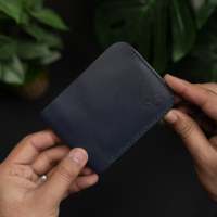 Dompet Kulit Asli Tanpa Lapisan (Full-Grain) Buatan Tangan No.80 Slim Handmade Fair Trade, Jahitan Tangan Gaya Prancis, Model Bifold untuk Pria (Warna Navy)