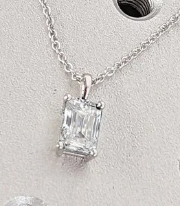 Collier Solitaire Lab Grown Diamant de laboratoire taille émeraude en or 14k Collier minimaliste pendentif en diamant de laboratoire - Product Image 2