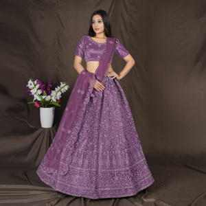 Lehenga Choli de Lujo con Bordado a Mano Intrincado, Elegante Conjunto de Vestimenta Nupcial y Festiva para Celebraciones - Product Image 4