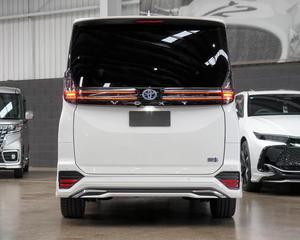 Mini-fourgonnette Toyota VOXY S Z d'occasion 2023 prête à être expédiée - Product Image 6