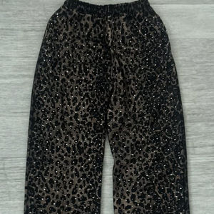 ชุดเซ็ตเสื้อฮู้ดดี้และกางเกงขายาวทรงบ็อกซี่ 2 ชิ้น ลายเสือดาว/เสือชีตาห์ ประดับคริสตัล แต่งซิป สไตล์ดิสเทรส ไม่มีภาษีในสหรัฐอเมริกา - Product Image 4