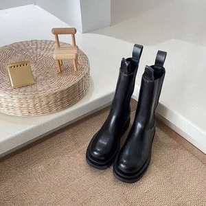 Botas Chelsea clásicas de plataforma de alta calidad para mujer, lujosas y cómodas, con diseño antideslizante para caminar con estilo. - Product Image 2