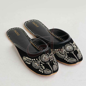 Chaussures d'extérieur pour femmes de qualité supérieure et durables, semelle extérieure en cuir antidérapante, dessus en daim et velours, toutes saisons, décontractées - Product Image 1