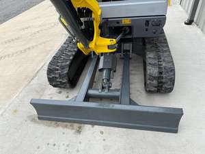 ENVÍO GRATUITO Miniexcavadora WACKER NEUSON EZ26 de 21 HP con cabina abierta, sistema hidráulico, cuchilla de rellenado, 2 velocidades, aprobación EPA y CE, asientos acolchados - Product Image 5