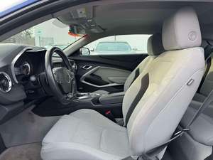 Increíble Chevrolet Camaro LT1 Coupé RWD 2023 Usado en Perfectas Condiciones, con Poco Kilometraje, Disponible a un Precio Increíble - Product Image 2