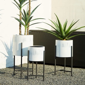Support de fleurs en métal de conception classique de haute qualité avec support de pot en bois fournitures de jardin décoration intérieure utilisation du sol vente élevée - Product Image 6