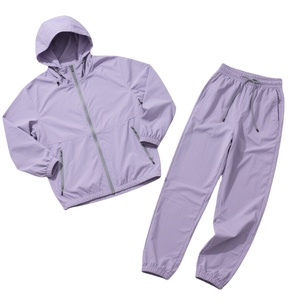Survêtement en nylon personnalisé pour hommes-Ensemble de vêtements de sport 2 pièces léger et résistant à l'eau avec sweat à capuche et joggers Survêtement coupe-vent - Product Image 1