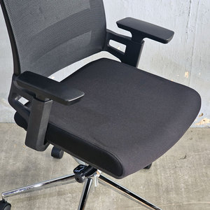 HOM1085-01 Chaise de bureau ergonomique pivotante avec dossier en maille et appui-tête, chaise de personnel minimaliste réglable pour la maison, le bureau ou l'atelier, en tissu durable avec mousse PU - Product Image 4