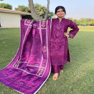 Trajes de Invierno para Mujer, Shalwar Kameez de Diseñador, Trajes de Invierno Bordados para Mujer - Product Image 1