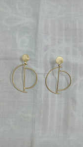 Boucles d'oreilles en laiton impression florale indienne plaqué or multi-forme charme fait à la main en métal mode boucles d'oreilles haute couture - Product Image 2