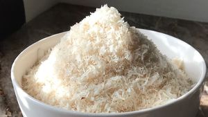เนื้อมะพร้าวอบแห้ง มะพร้าวขูดฝอยธรรมชาติ มะพร้าวขูดฝอยไขมันสูง เกรดอาหาร ผู้จัดจำหน่ายส่งออกจากเวียดนาม - Product Image 3